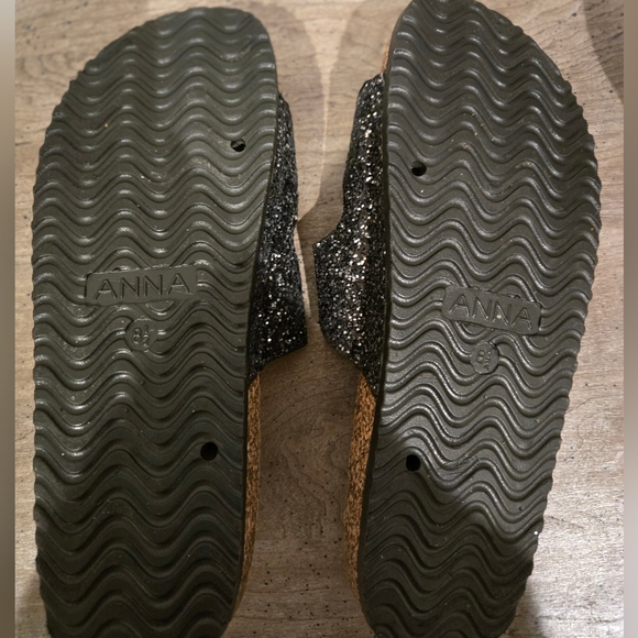 Black and silver sandals - Picture 2 of 2